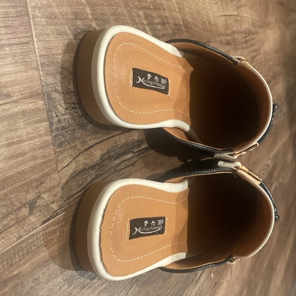 Black and white retro style, penny slip on loafers - faux leather - Sz43 fits 10 - Picture 6 of 6